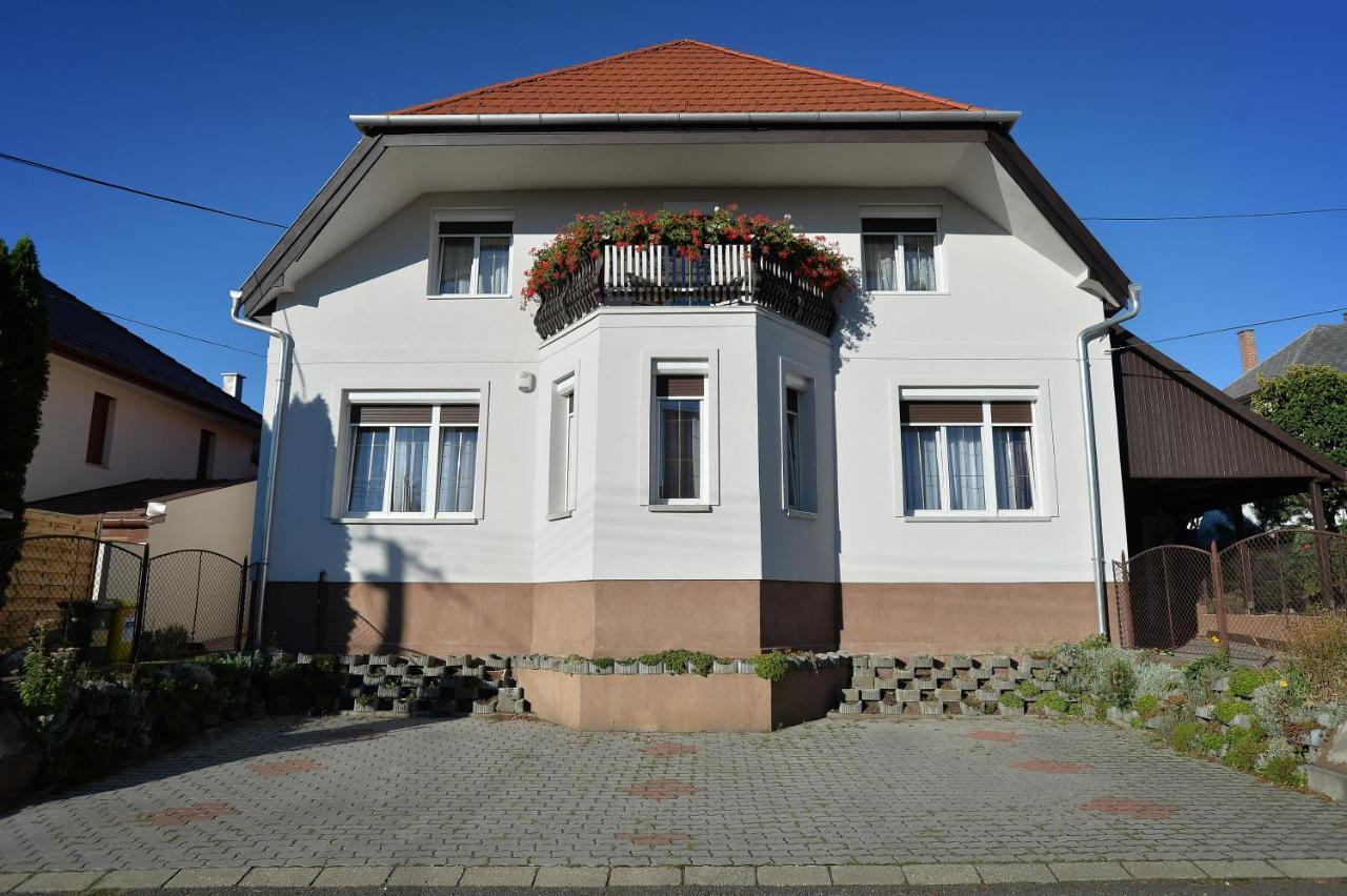 Hajduhegy Vendeghaz Apartment Eger Ngoại thất bức ảnh